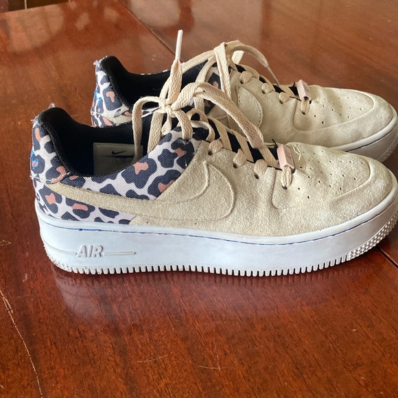 Women’s Nike shoes - Picture 1 of 6